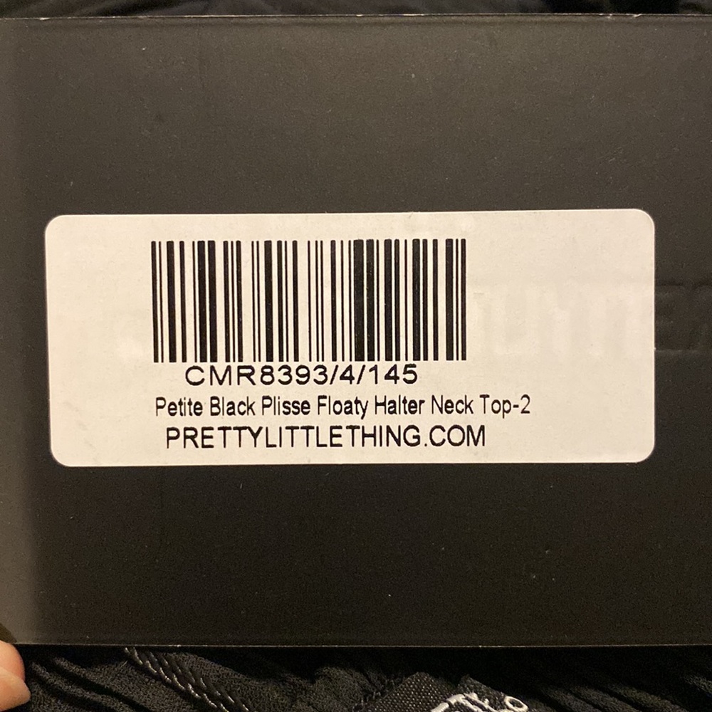Pretty Little Thing - Petite Black Plisse Floaty Halter Neck Top - Picture 4 of 4